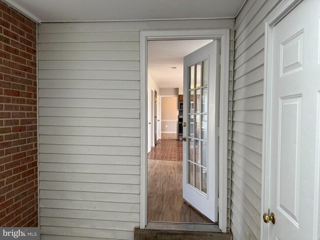 Building Photo - 8659 Bannerwood Dr