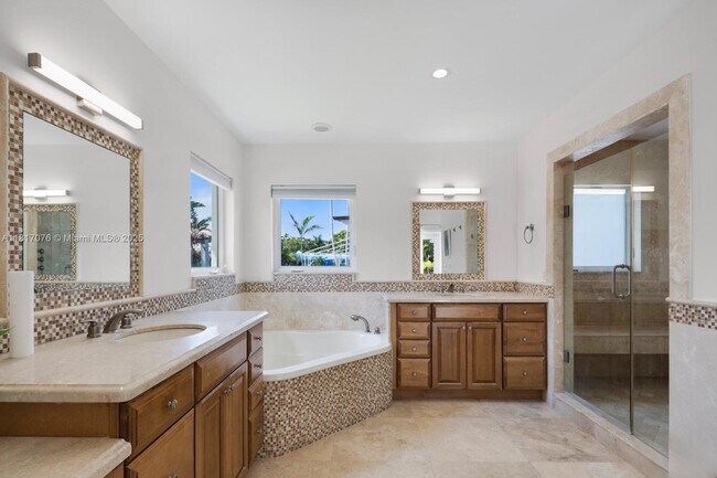 Building Photo - 12985 Ortega Ln