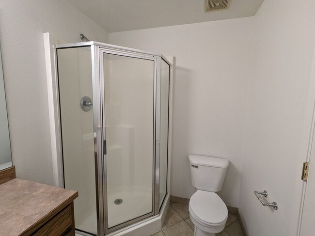 Building Photo - 2x2 duplex with a fenced yard, single-car ...