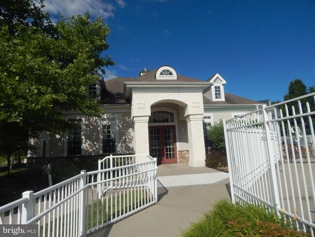 Building Photo - 4 Blake Dr