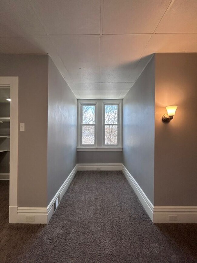 Building Photo - wat195