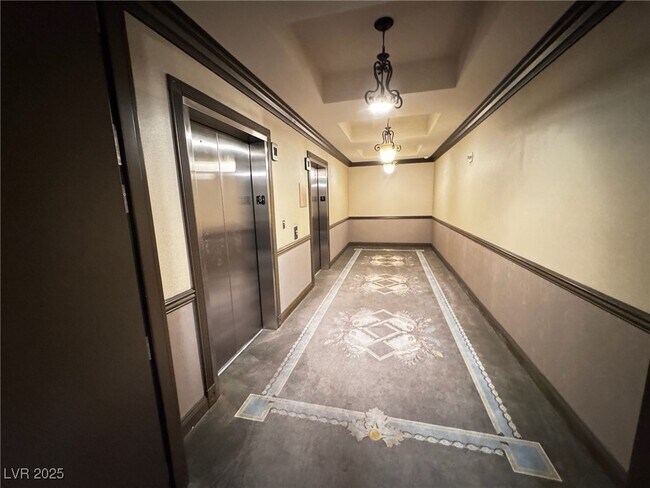 Building Photo - 2405 W Serene Ave