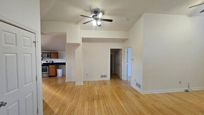 Building Photo - 635 Kress Aly