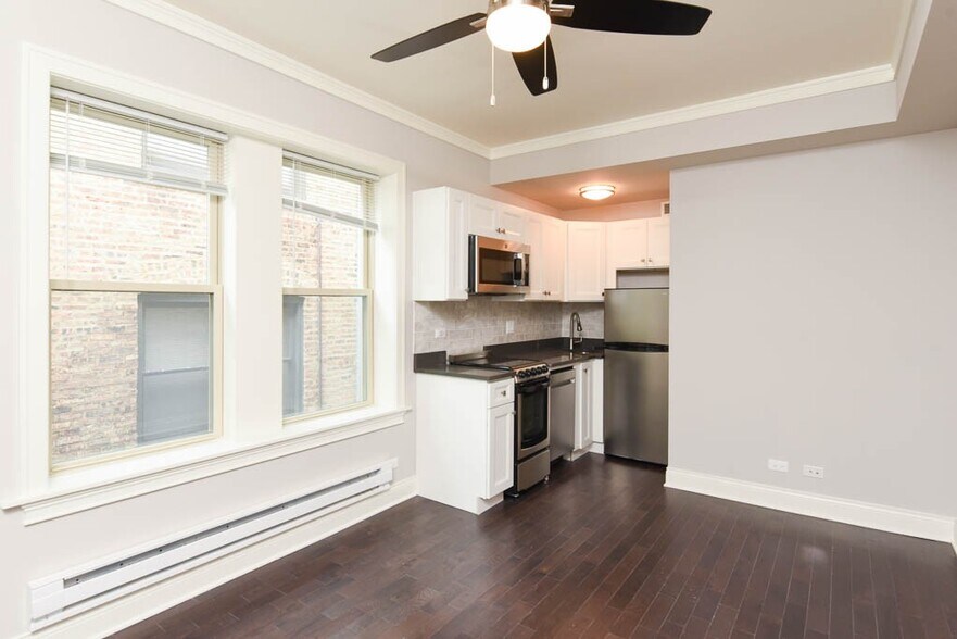 Building Photo - 640 W Wrightwood Ave