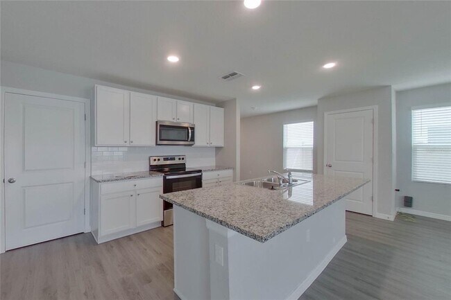 Building Photo - 8644 SW 44th Ct