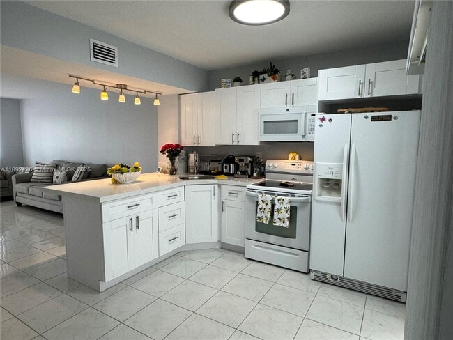 Primary Photo - 1817 SW 107th Ave
