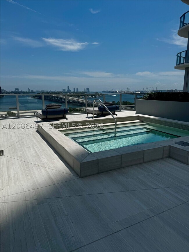 Building Photo - 1400 Biscayne Blvd