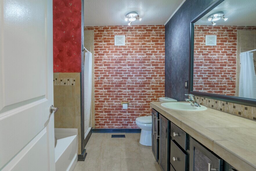 Building Photo - 7240 W Custer Ave