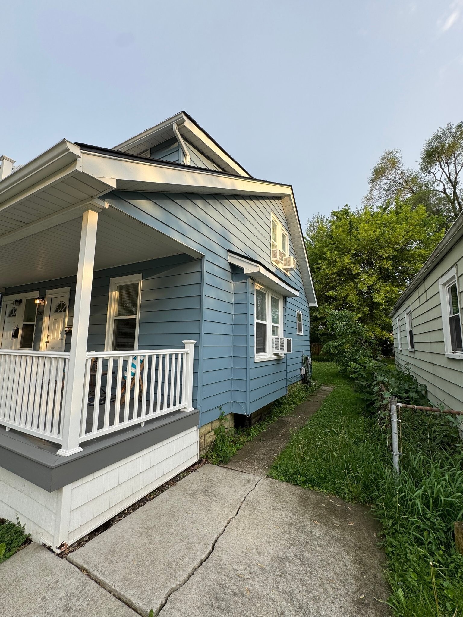 Building Photo - 690 E Marshall St
