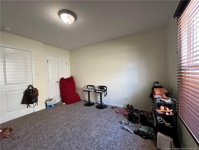 Building Photo - 323 Tokay Dr