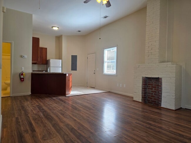 Building Photo - 1102 E 33rd St