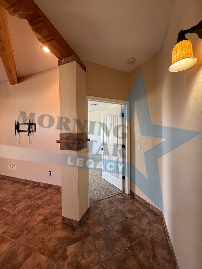 Building Photo - 4-Bedroom Home - New Carpet & Fresh Paint!