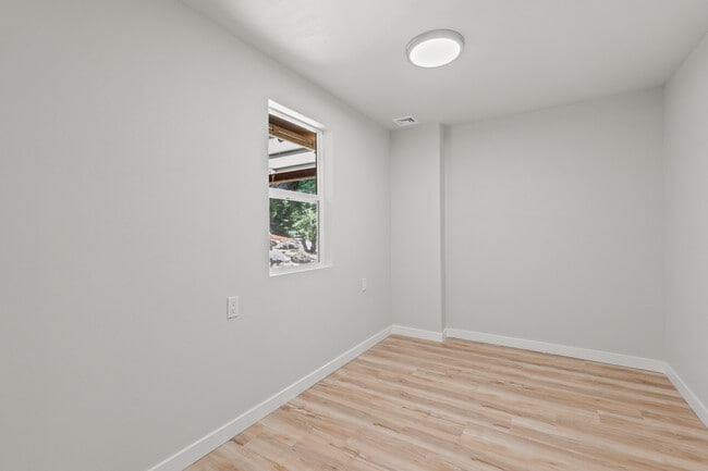 Building Photo - 13726 SE 24th St