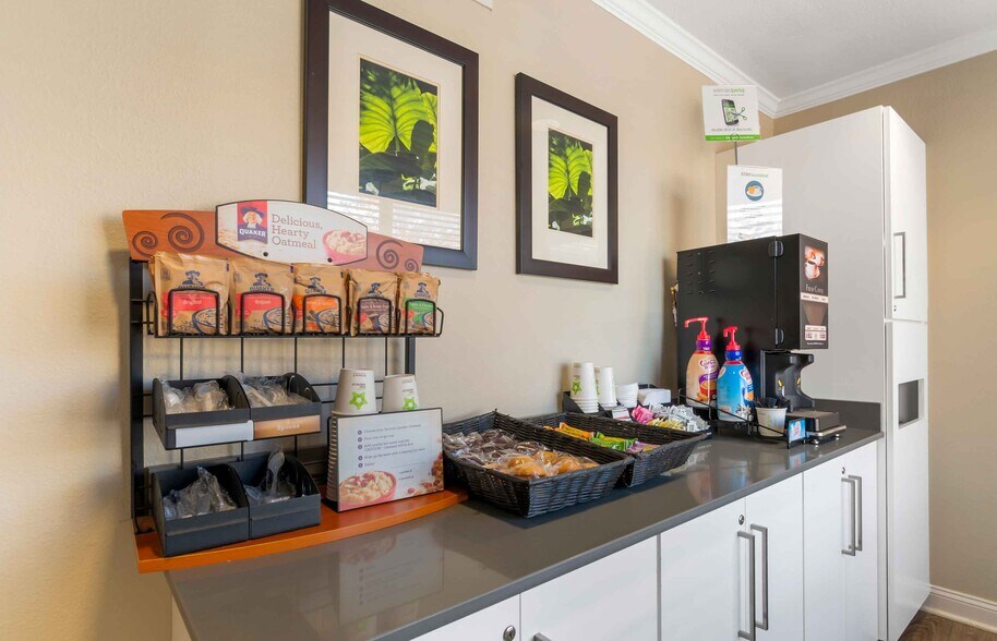 Building Photo - Furnished Studio-Kansas City - Overland Park - Nall Ave