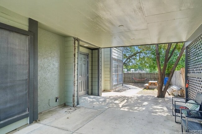 Building Photo - 10609 Starcrest Dr