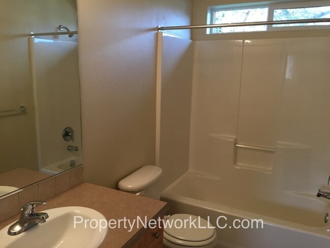 Building Photo - Great Gresham 3 Bedroom Home