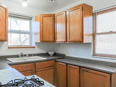 Building Photo - 2831 Harrison St