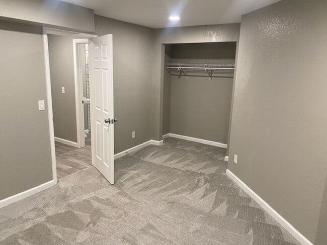 Building Photo - 3 bed 3 bath townhome - Ready 4/10/26