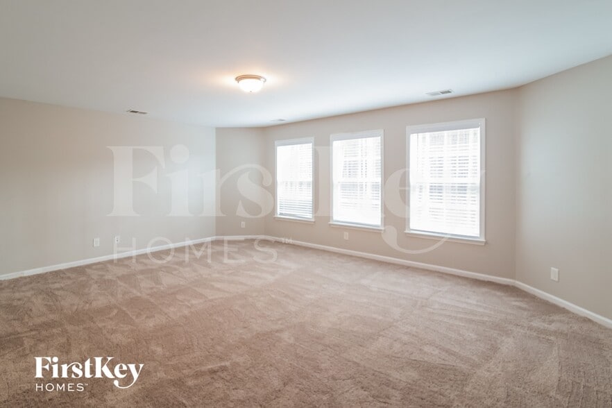 Building Photo - 425 Abelia Ln