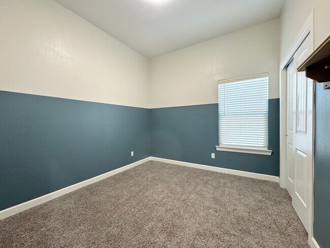 Building Photo - East El Paso 4 bed Refrig A/C with Gorgeous Backyard!