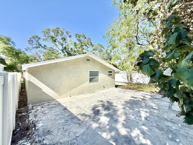 Building Photo - 2712 60th Ave N