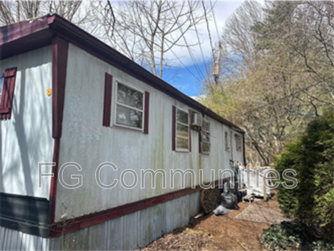 Building Photo - 123 Tuckaway Ln