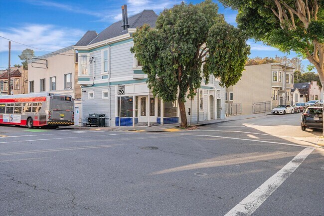 Building Photo - Chenery Street Property