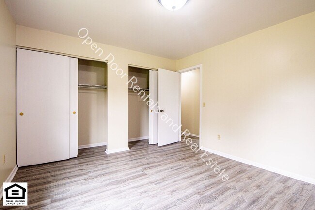 Building Photo - New Home in Kendallville now ready for rent!!
