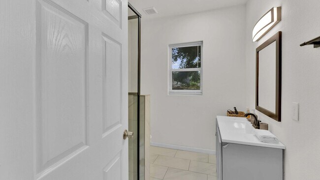 Building Photo - 1113 N Bishop Ave