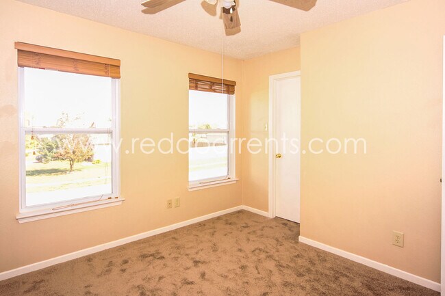 Building Photo - Franklin Township, 3 Bed, 2.5 Bath, Two St...