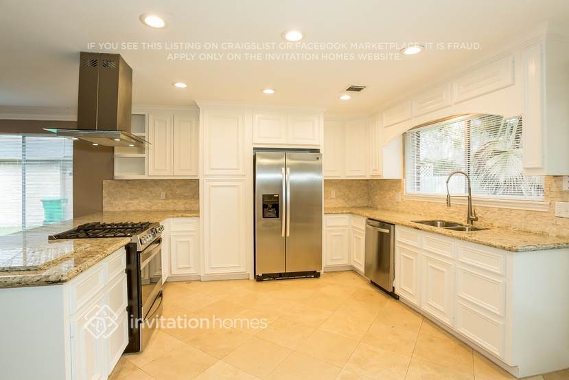 Building Photo - 22507 Red River Dr