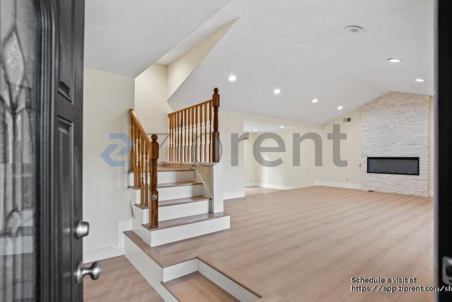 Building Photo - 1019 Pilinut Ct