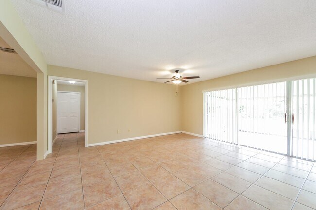 Building Photo - 109 Slade Dr