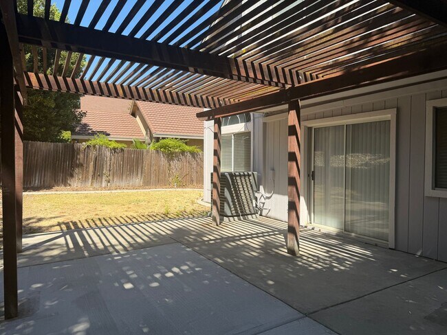 Building Photo - 8317 Bramble Bush Cir