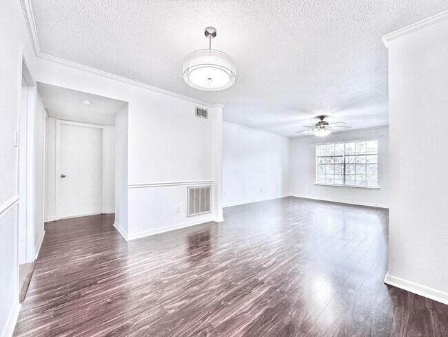 Building Photo - Spacious 2 Bed/2 Bathroom Condo in Bocage – Walk to Towne Center & Whole Foods!