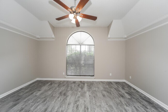Building Photo - 6580 Silver Oak Cove