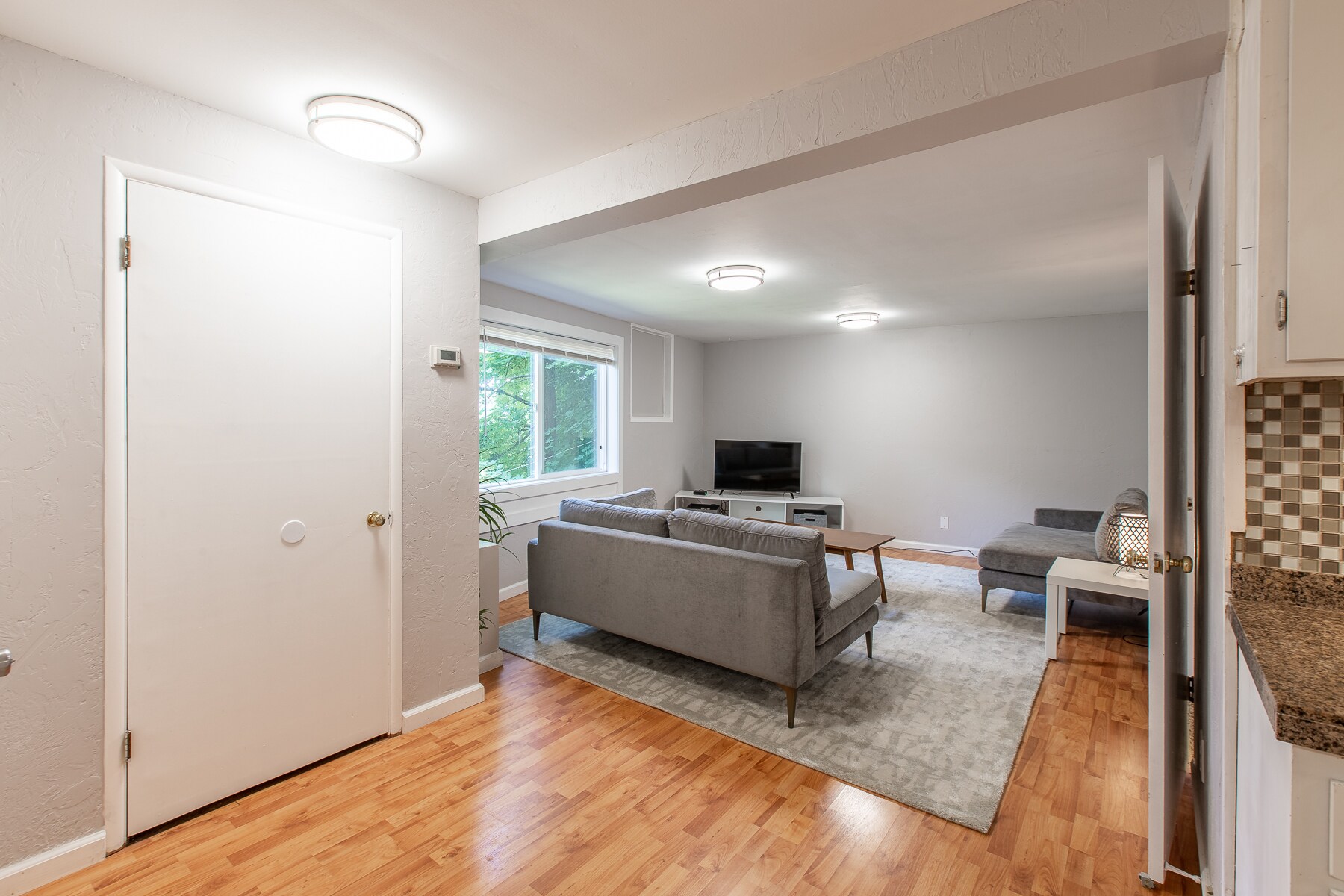 Building Photo - 2401 Birch Ln