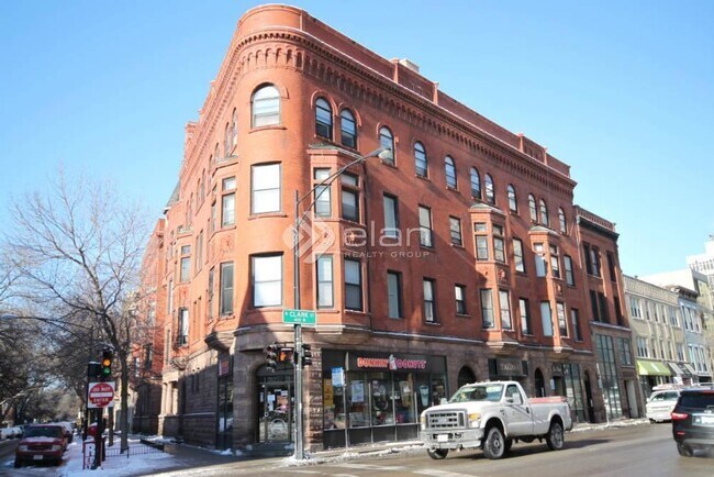 Building Photo - 424 W Belden Ave