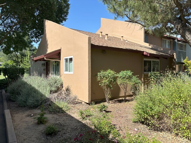 Primary Photo - 2137 Bella Casa St