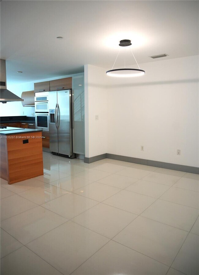 Building Photo - 2950 NE 188th St