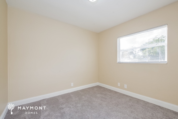 Building Photo - 518 Elm Dr