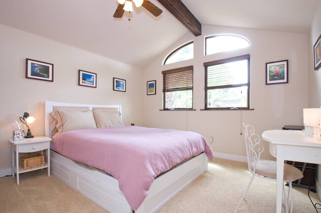 bedroom with custom windos - 2112 Walnut Ave