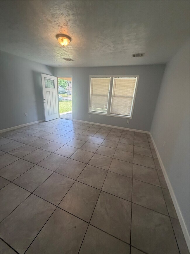 Building Photo - 5047 Nassau Rd