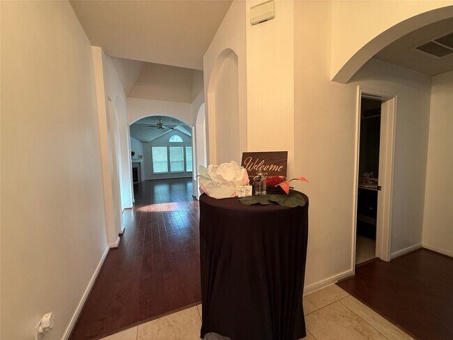 Building Photo - 15615 Lost Maples Dr