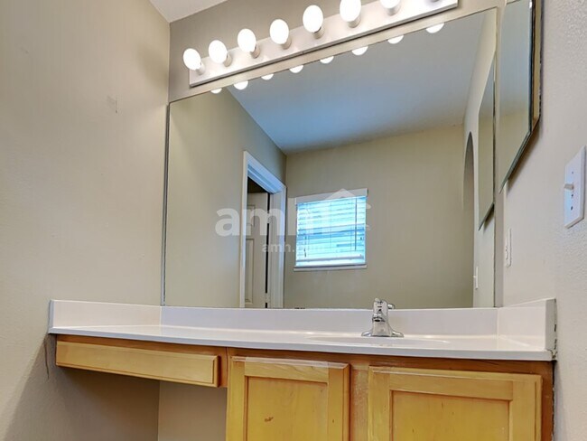 Building Photo - 25012 Hyde Park Blvd