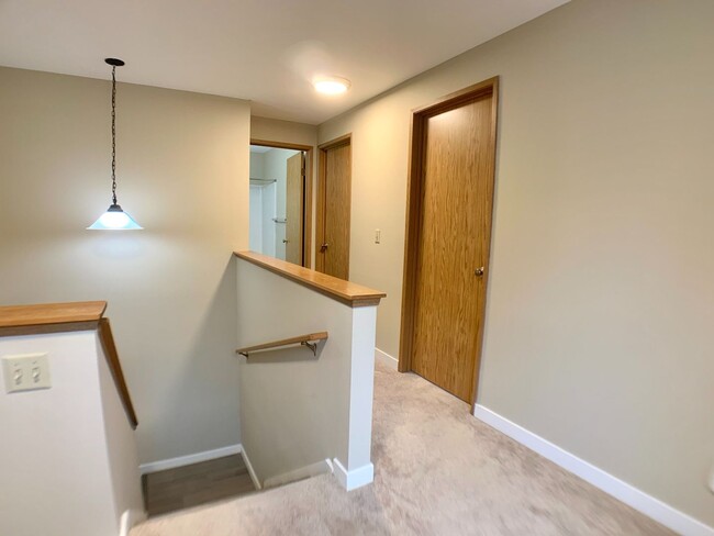 Building Photo - Great Townhome For Rent