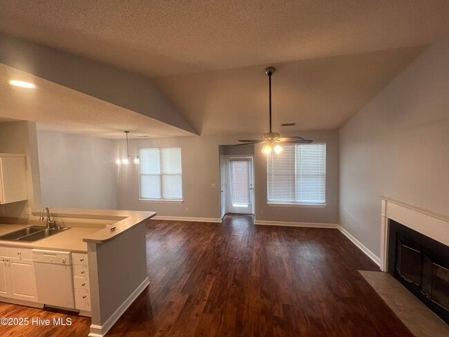 Building Photo - 321 S Kerr Ave