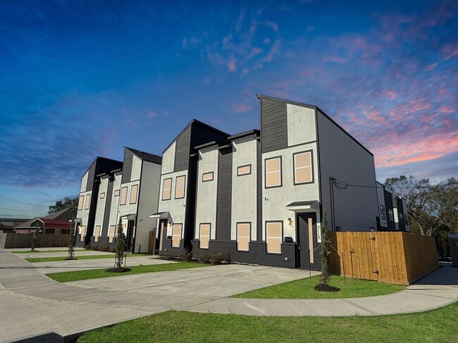 Building Photo - 3109 Shelby Cir