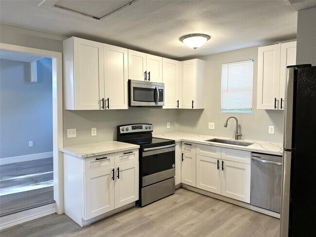 Building Photo - 4318 1st St