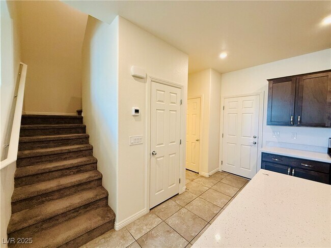 Building Photo - 460 Ylang Pl